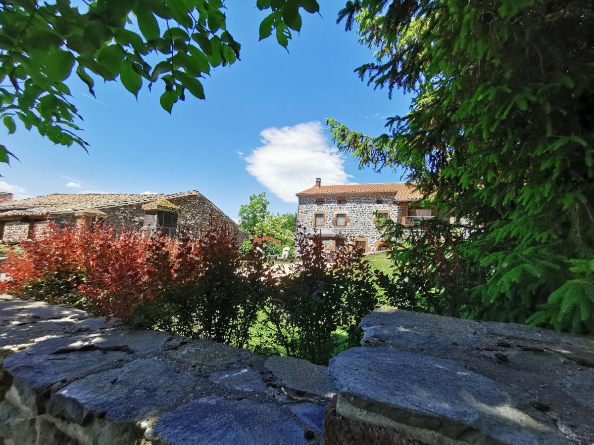 Le Clos Des Pierres Rouges Saint-Privat-dʼAllier Eksteriør bilde